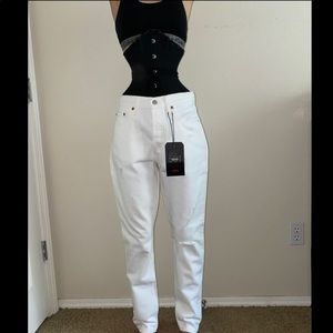 White Levi’s Boyfriend Jeans